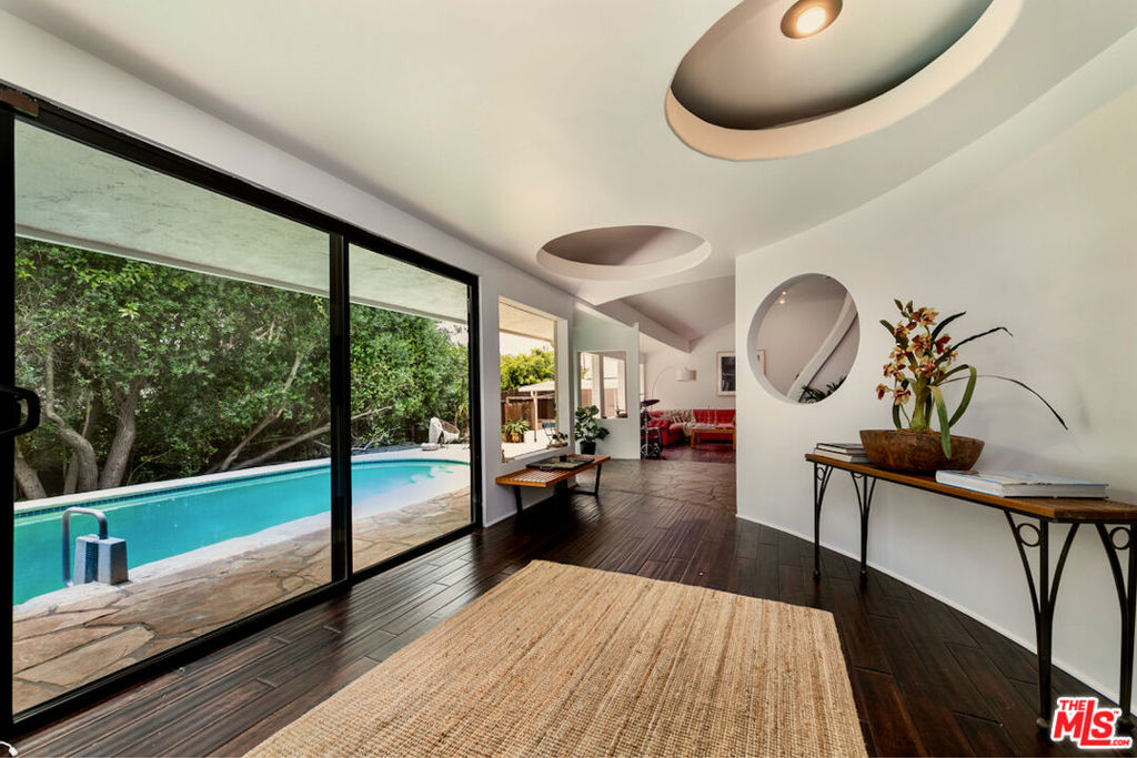 7495 Mulholland Drive