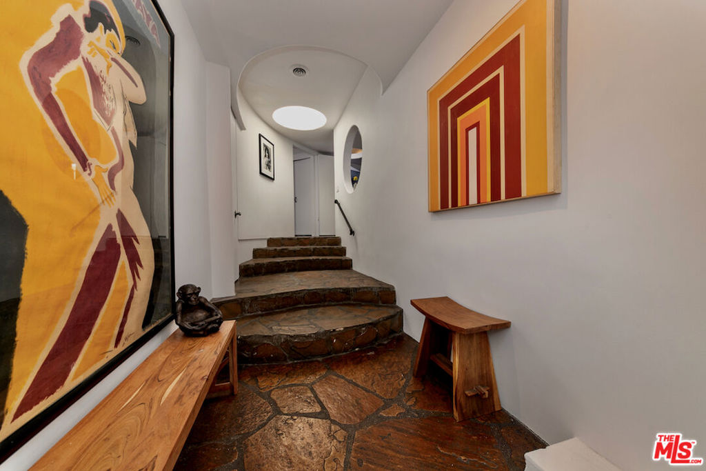 7495 Mulholland Drive