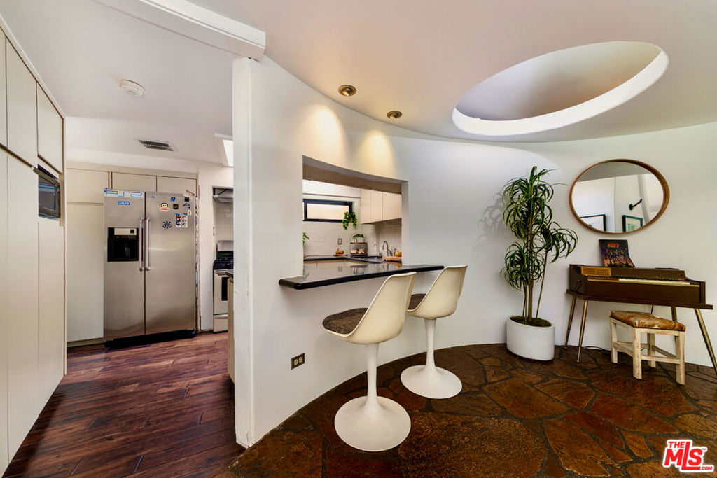 7495 Mulholland Drive