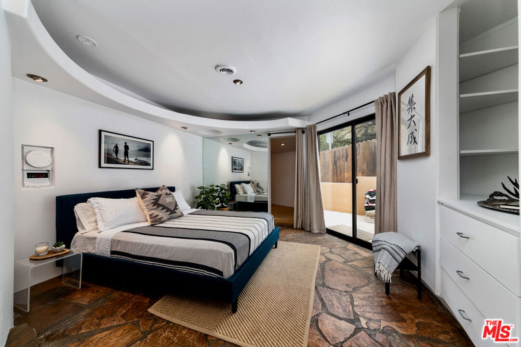 7495 Mulholland Drive