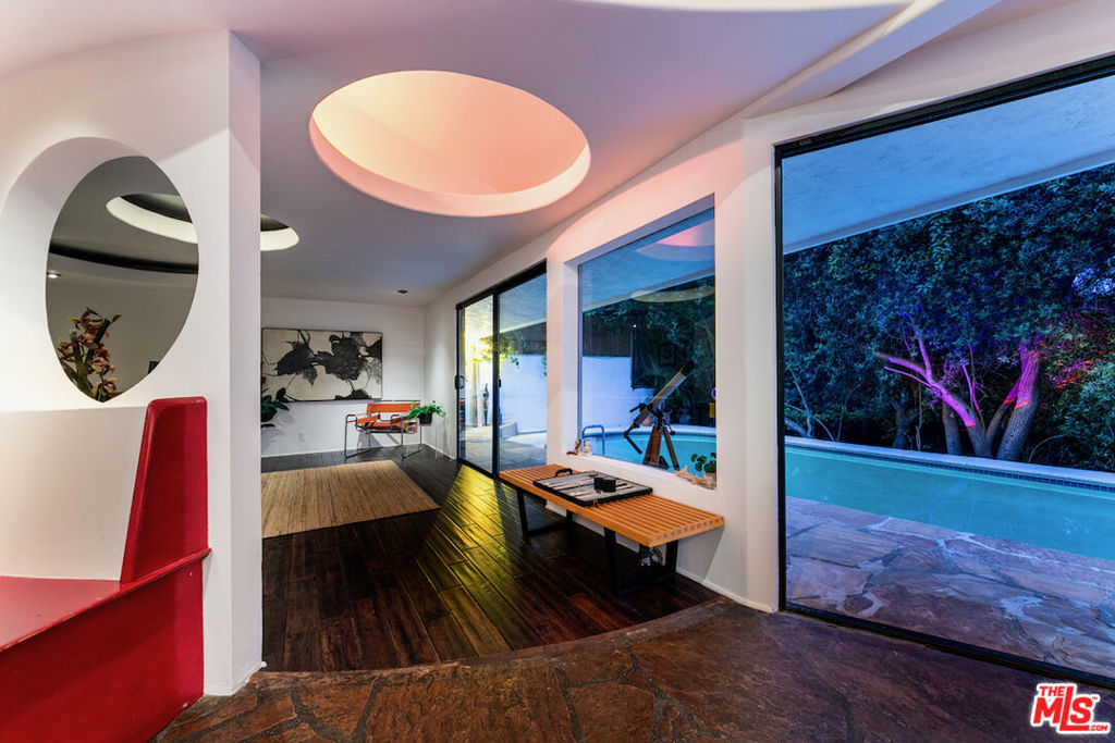 7495 Mulholland Drive