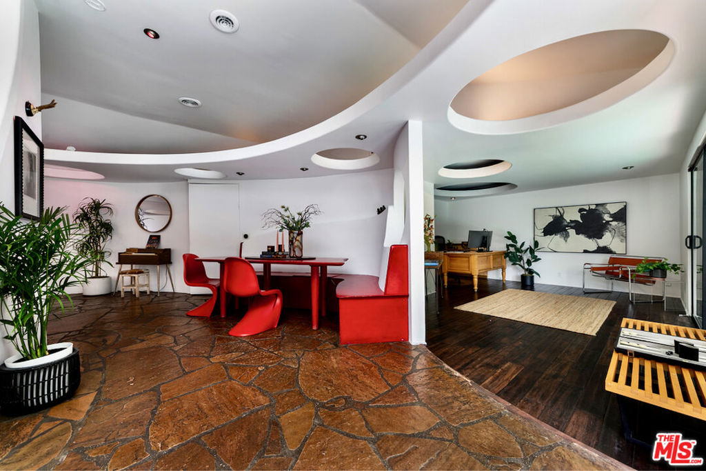 7495 Mulholland Drive