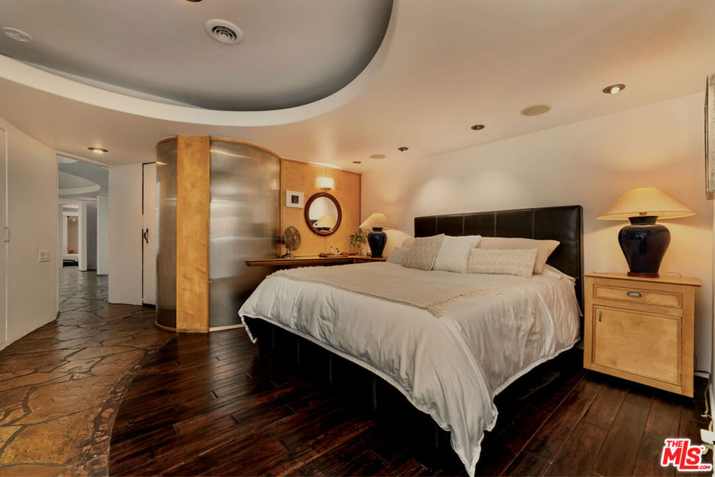 7495 Mulholland Drive