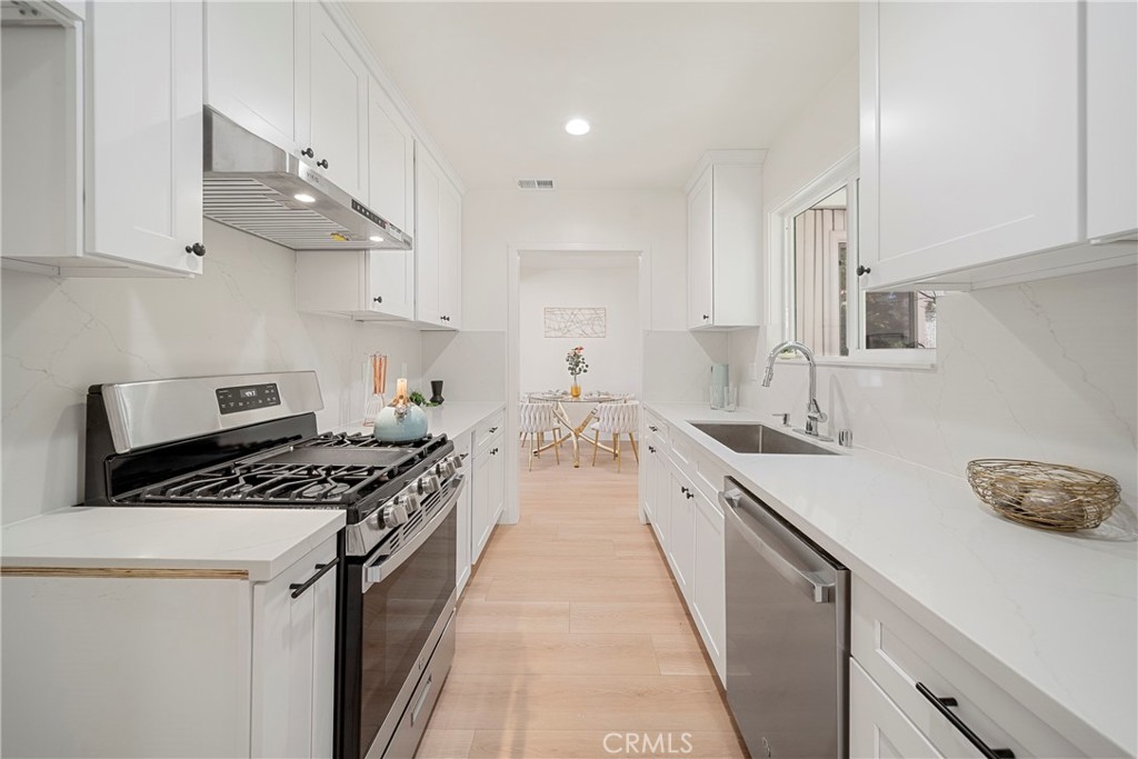 3211 W Jeffries Avenue