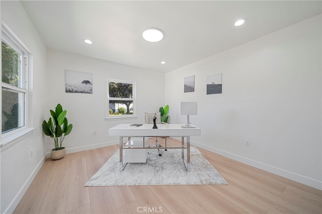 3211 W Jeffries Avenue