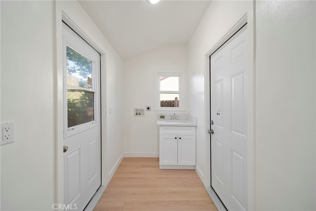 3211 W Jeffries Avenue