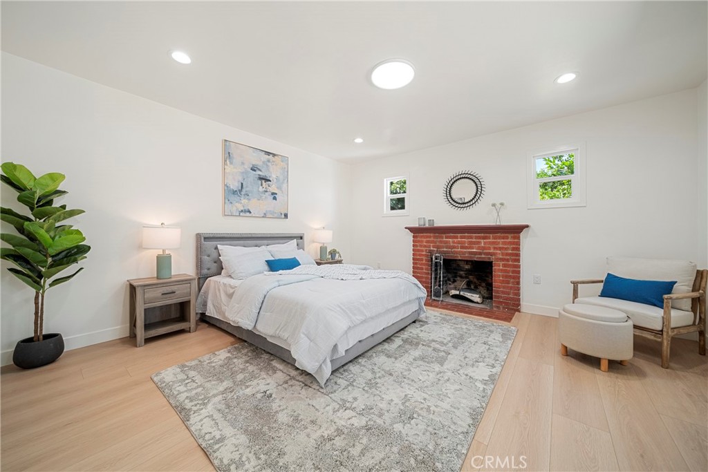 3211 W Jeffries Avenue