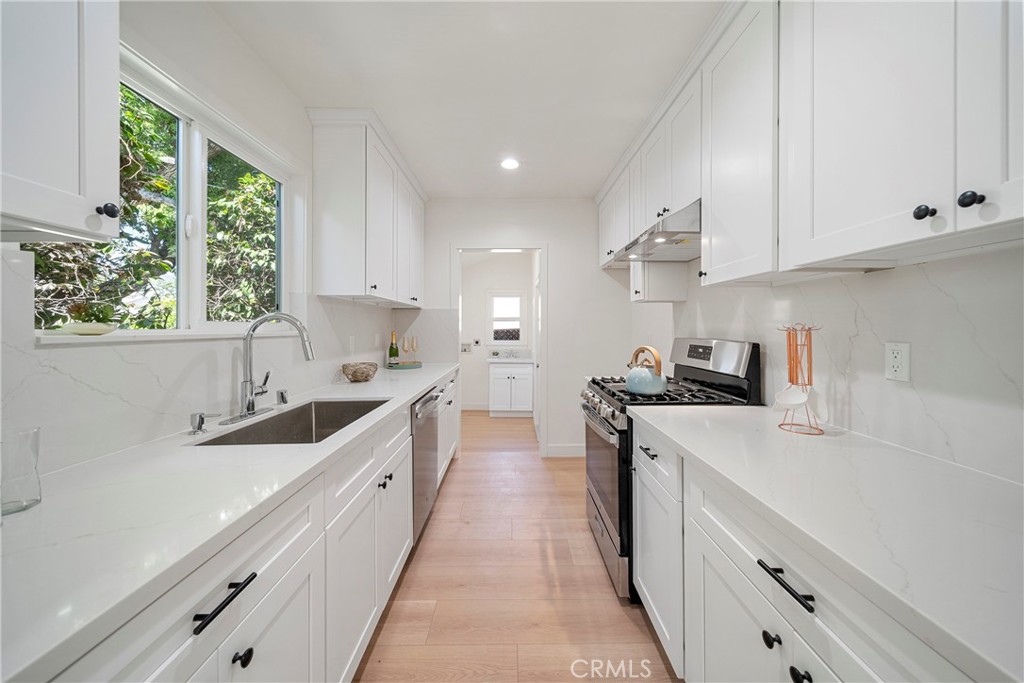 3211 W Jeffries Avenue