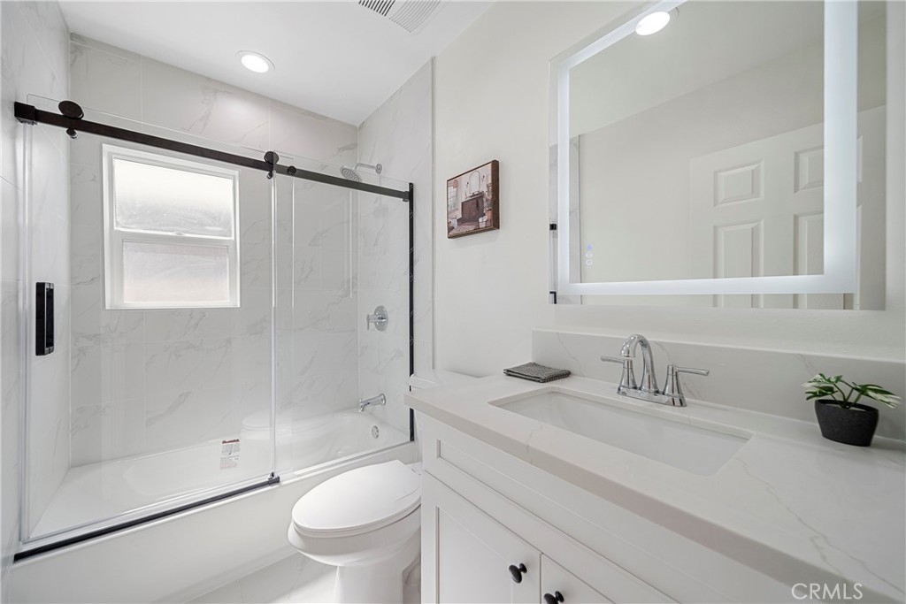 3211 W Jeffries Avenue