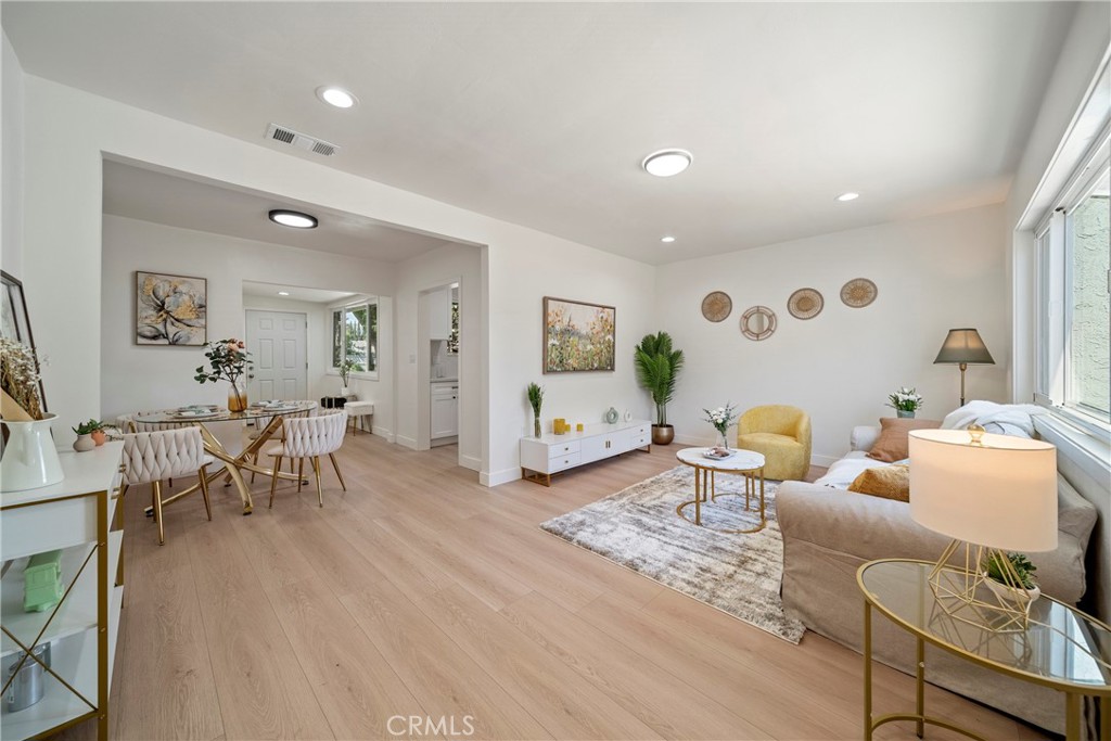 3211 W Jeffries Avenue