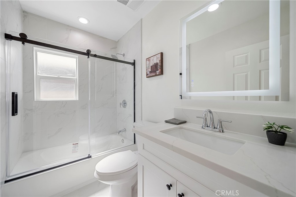 3211 W Jeffries Avenue