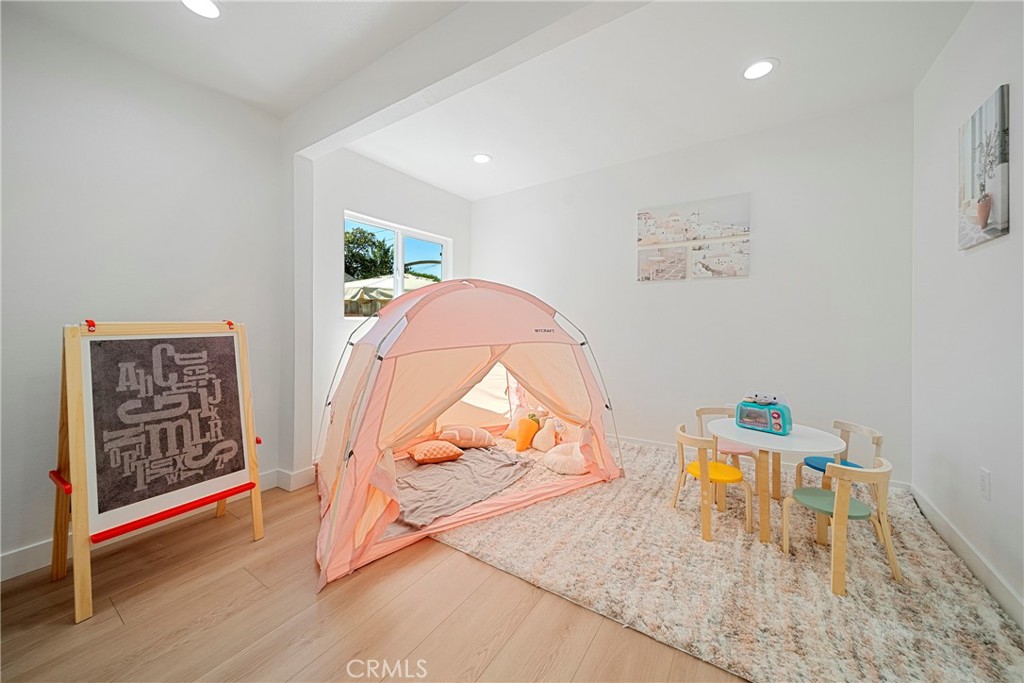 3211 W Jeffries Avenue