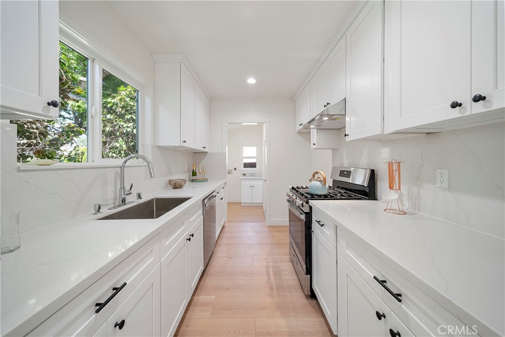 3211 W Jeffries Avenue