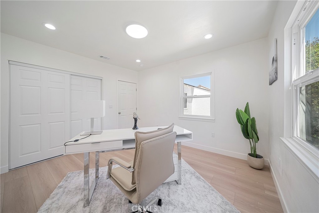 3211 W Jeffries Avenue