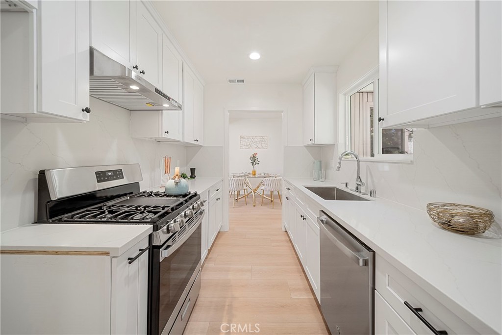 3211 W Jeffries Avenue