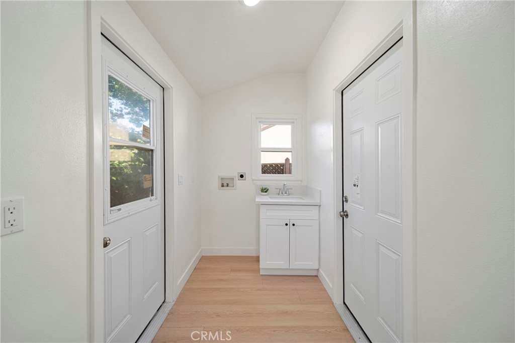 3211 W Jeffries Avenue