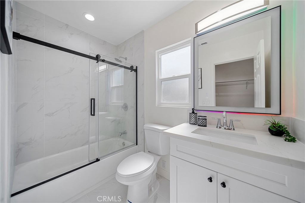 3211 W Jeffries Avenue