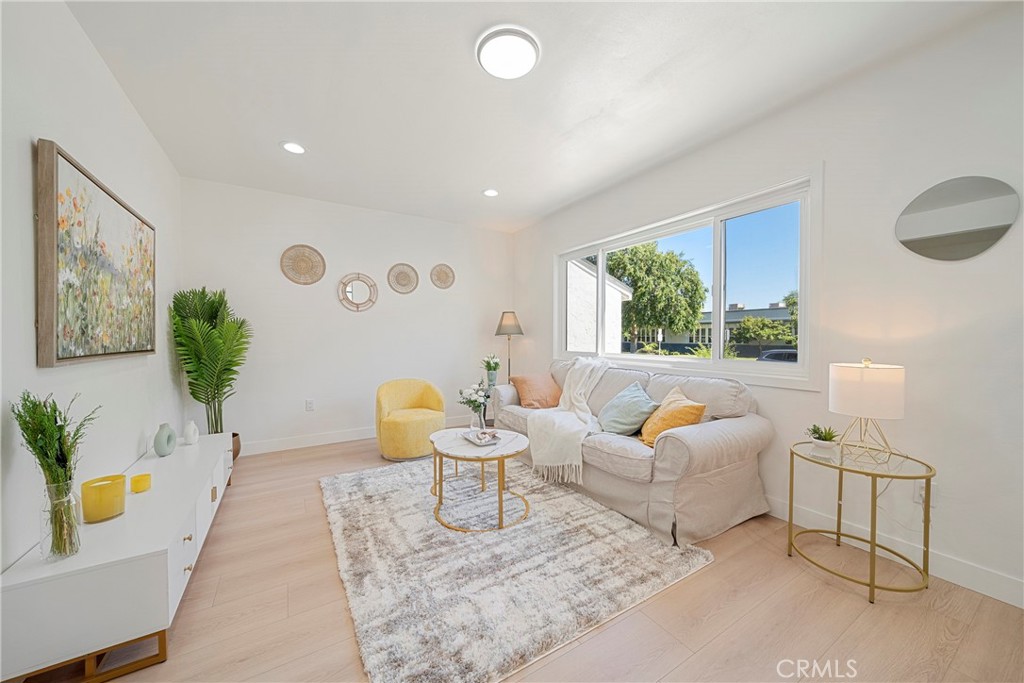 3211 W Jeffries Avenue