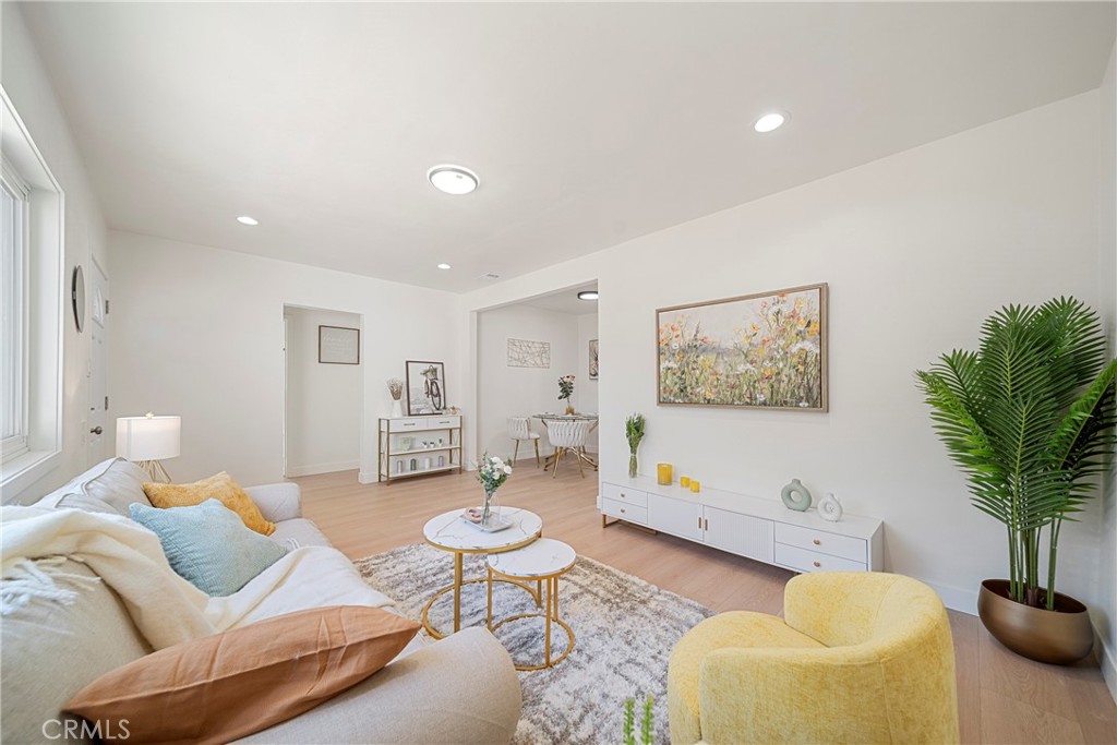 3211 W Jeffries Avenue