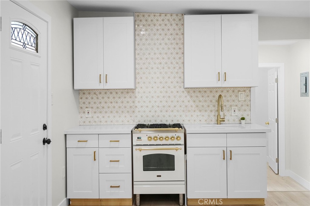 2715 Blanchard Street