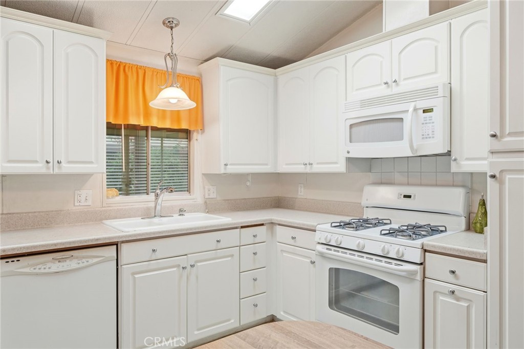 9051 Laurel Canyon Boulevard 7