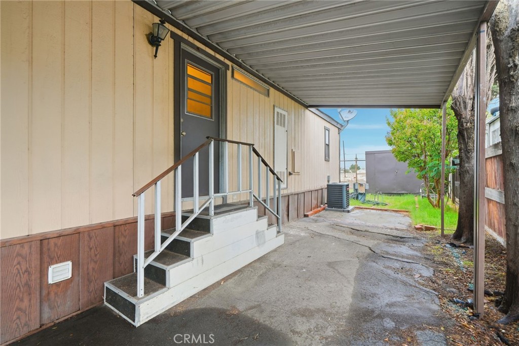 9051 Laurel Canyon Boulevard 7