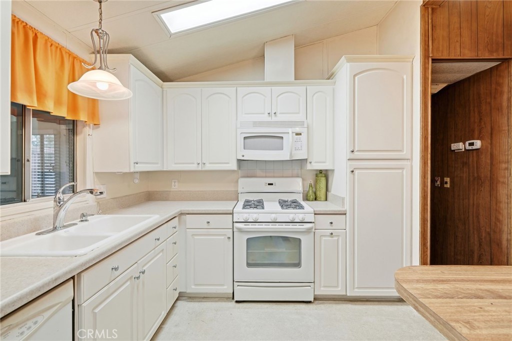 9051 Laurel Canyon Boulevard 7