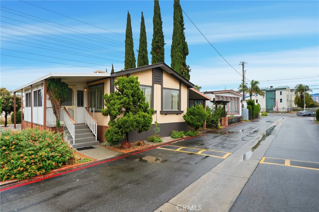 9051 Laurel Canyon Boulevard 7