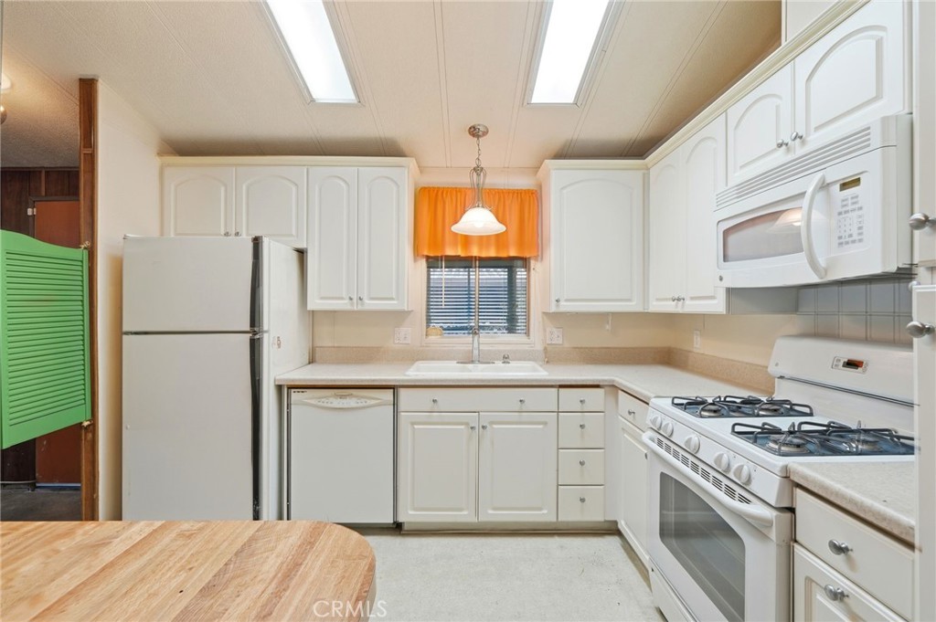 9051 Laurel Canyon Boulevard 7