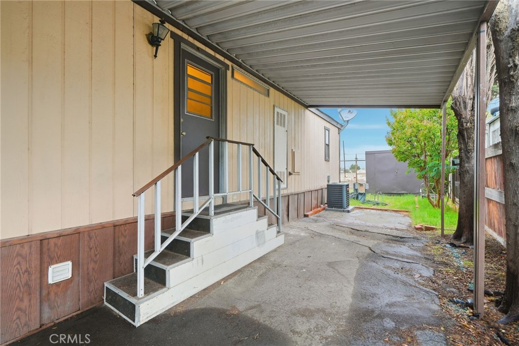 9051 Laurel Canyon Boulevard 7