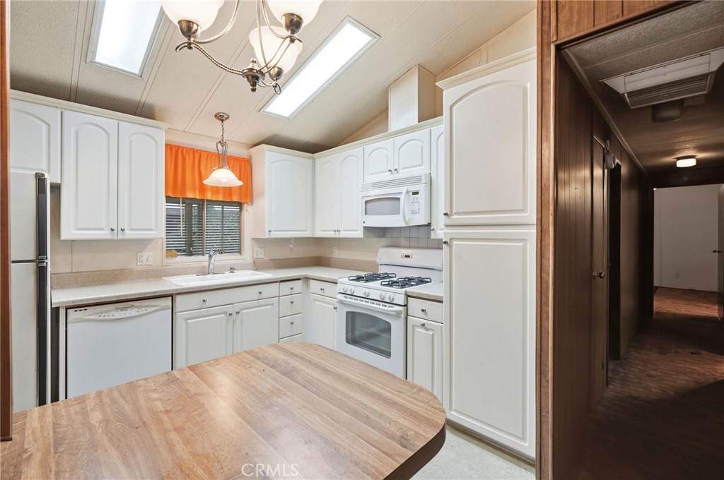 9051 Laurel Canyon Boulevard 7