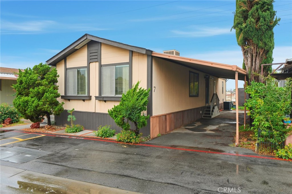 9051 Laurel Canyon Boulevard 7