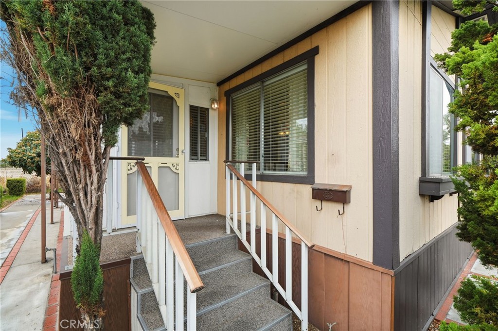 9051 Laurel Canyon Boulevard 7