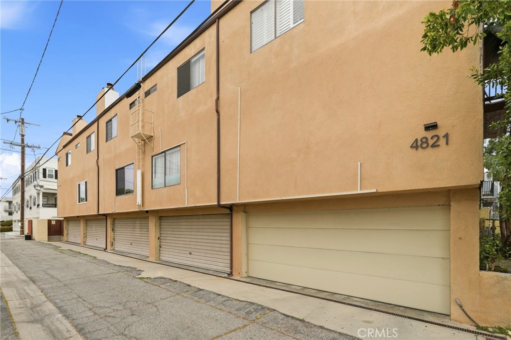 4821 Riverton 2
