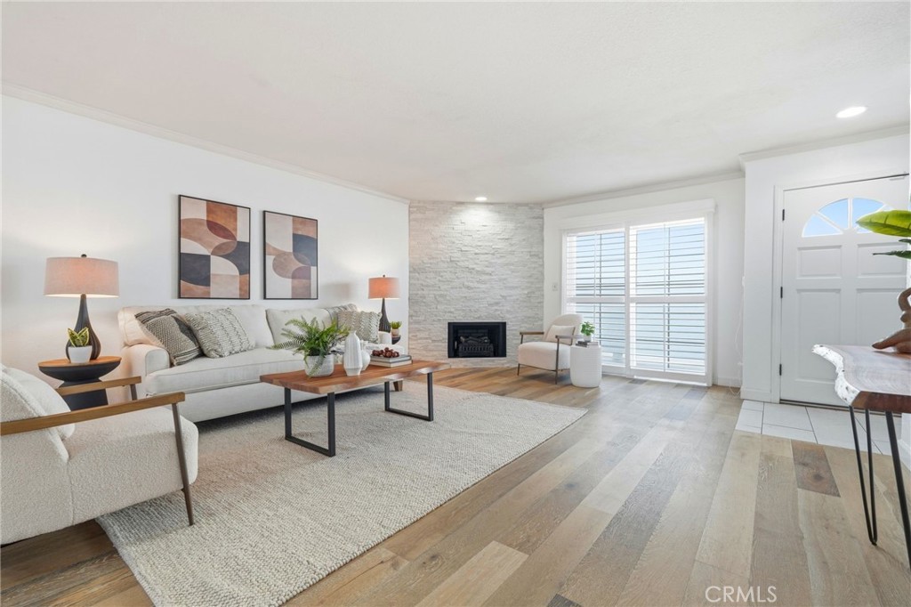 7304 Balboa C