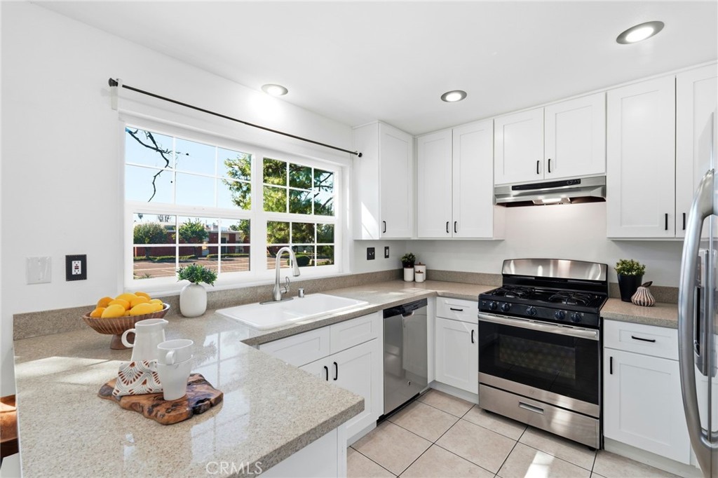 7304 Balboa C