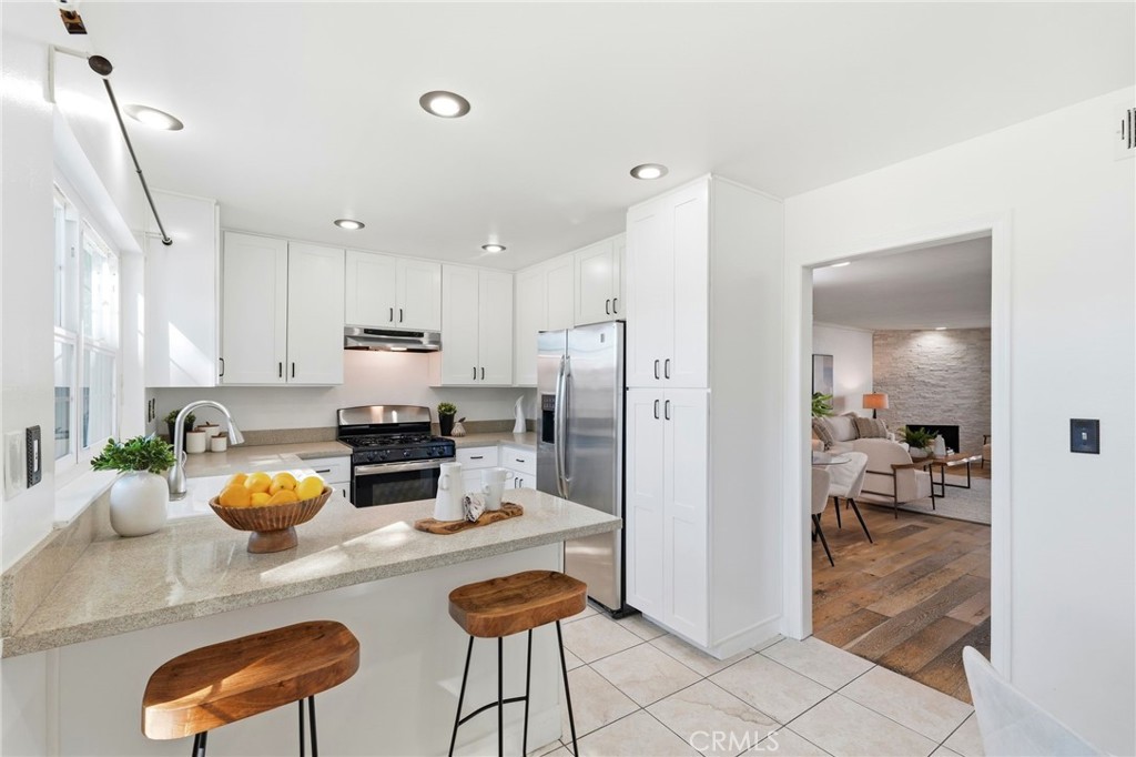 7304 Balboa C