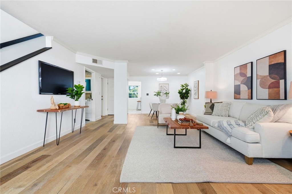 7304 Balboa C
