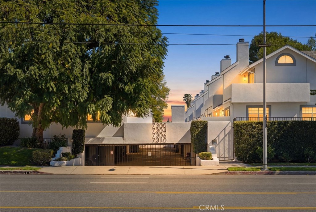 7304 Balboa C