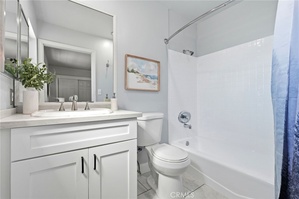 7304 Balboa C