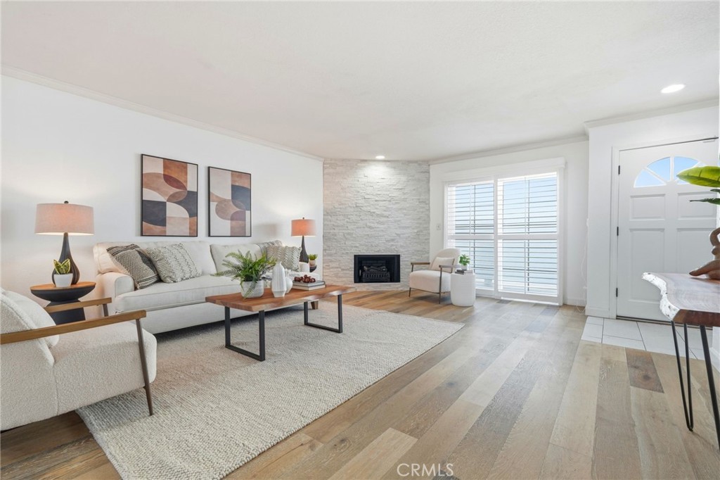 7304 Balboa C