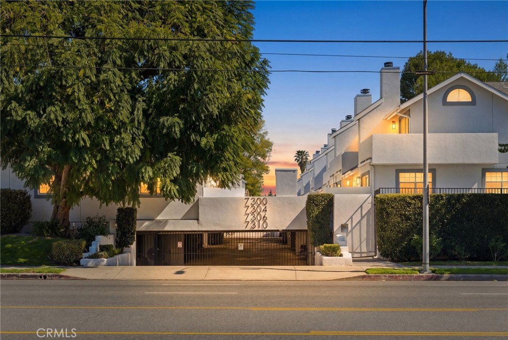 7304 Balboa C