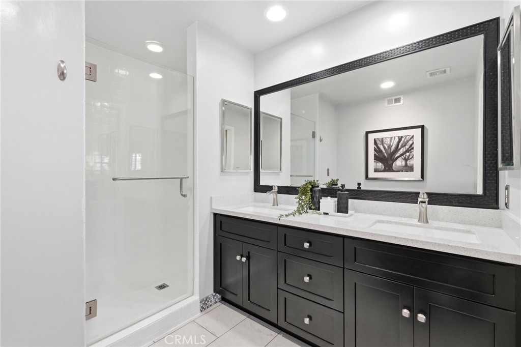 7304 Balboa C