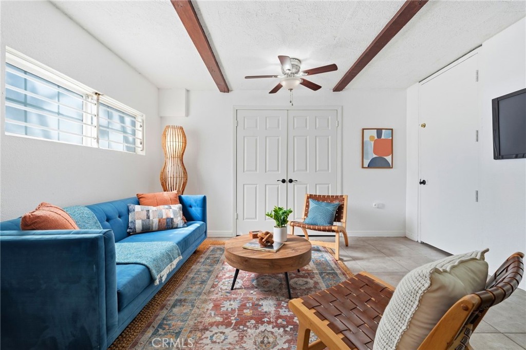 7304 Balboa C