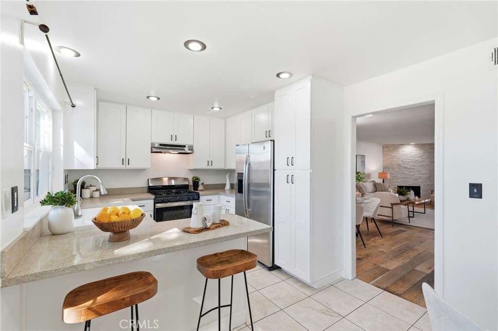 7304 Balboa C