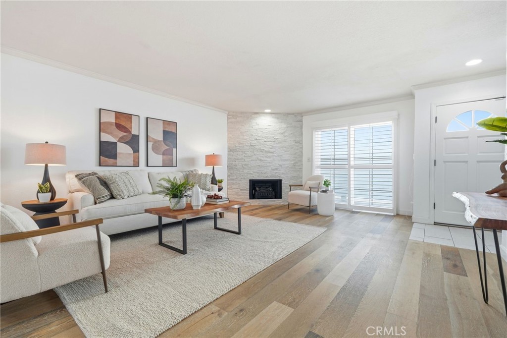 7304 Balboa C