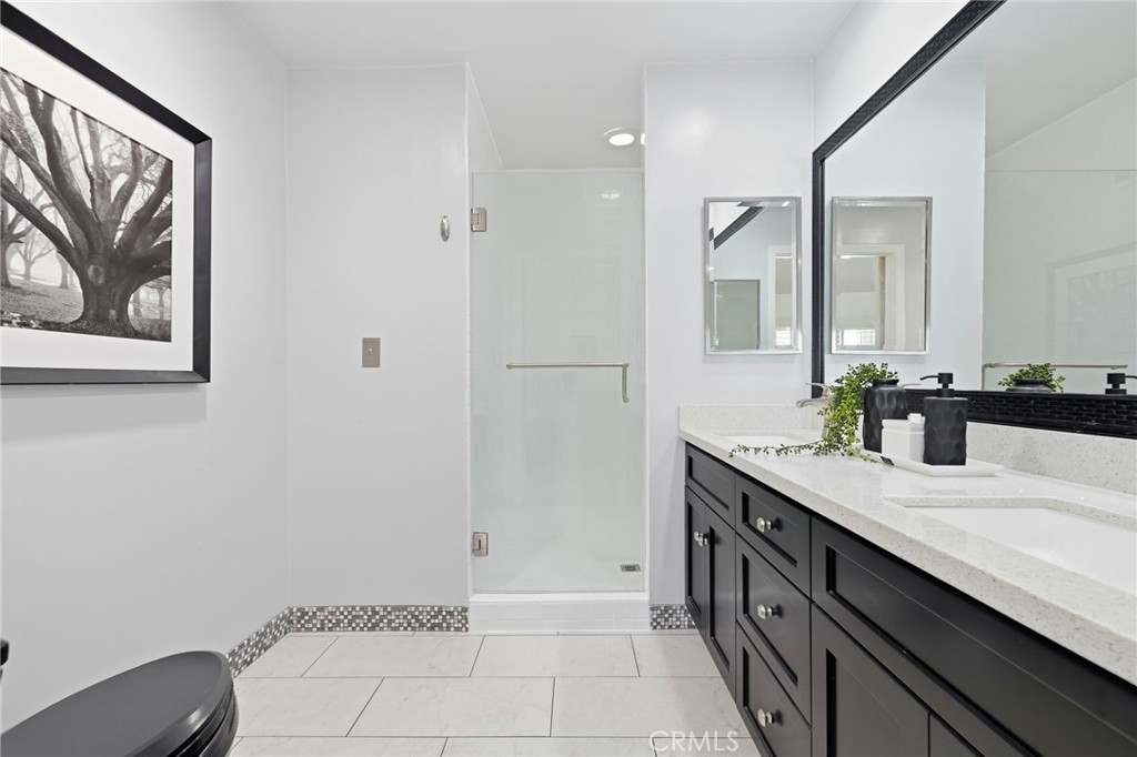 7304 Balboa C