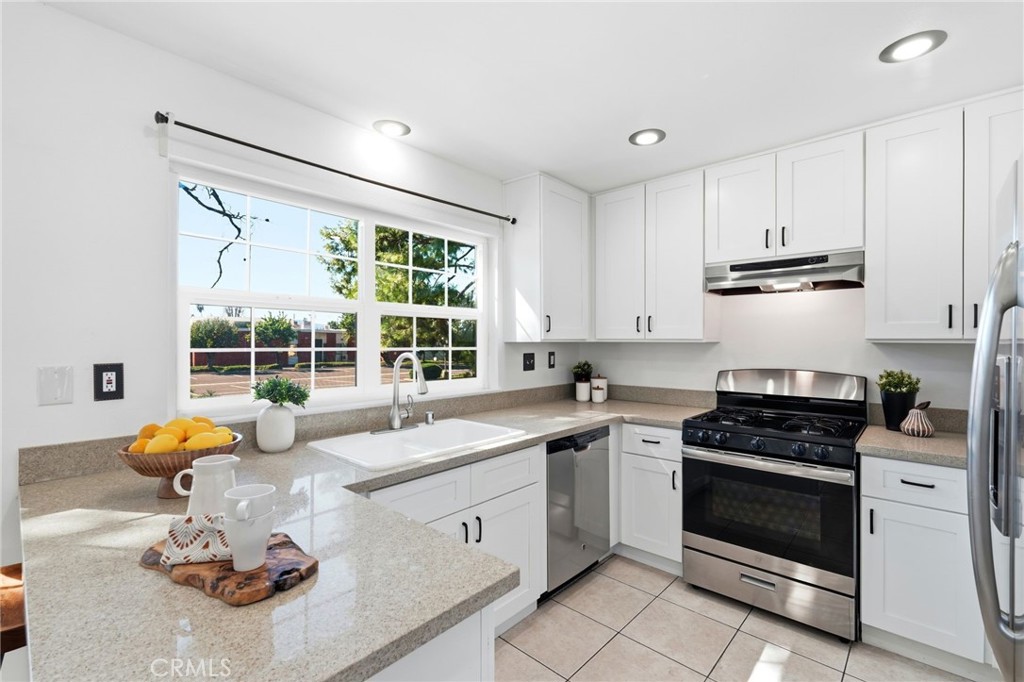 7304 Balboa C