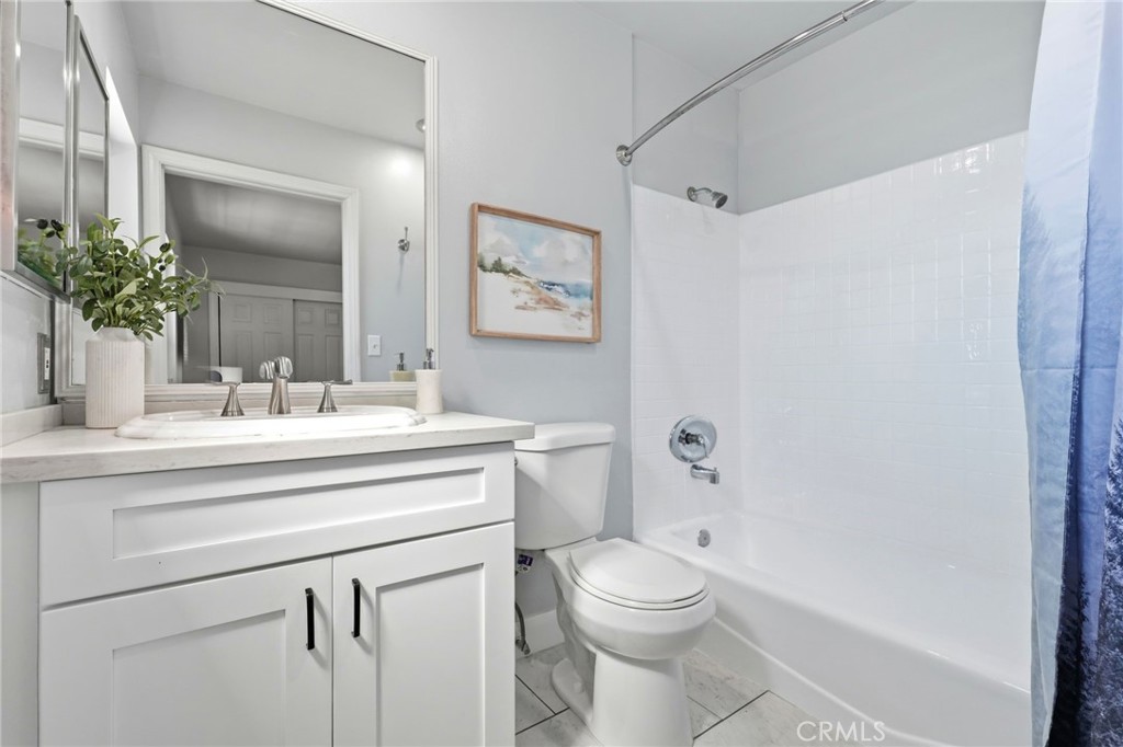 7304 Balboa C
