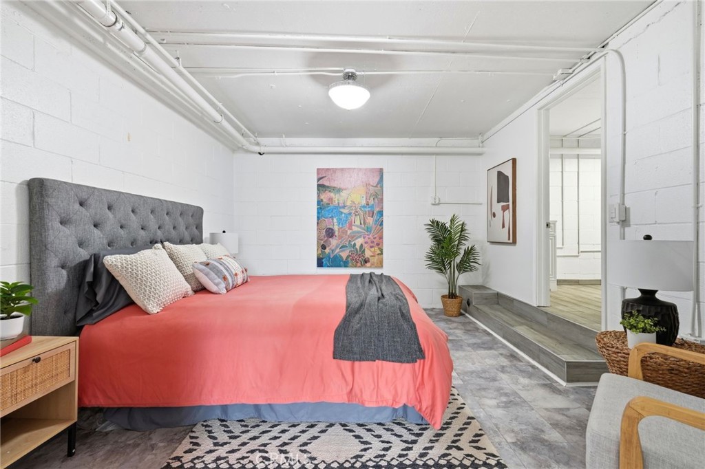 7304 Balboa C